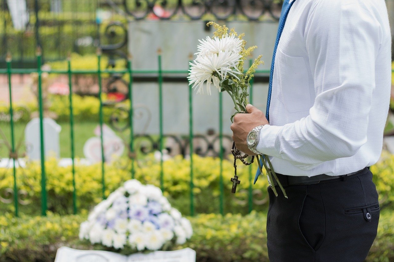 Come organizzare un funerale